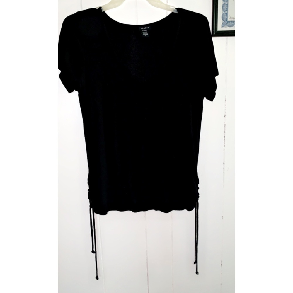 Torrid Black Cinch Side Tee- size 0